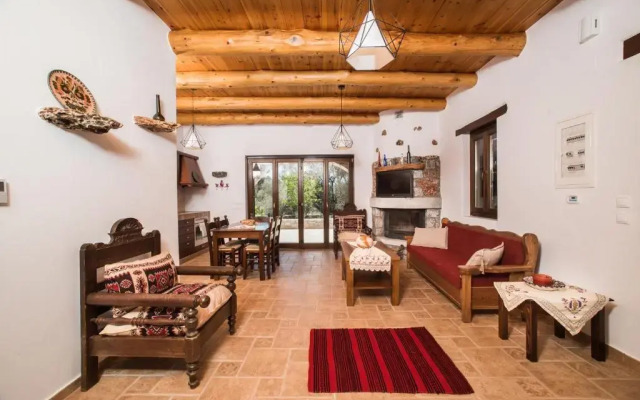 ARADENA TRADITIONAL House 4