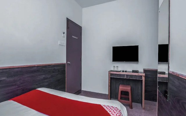 OYO 13262 Hotel Indiana
