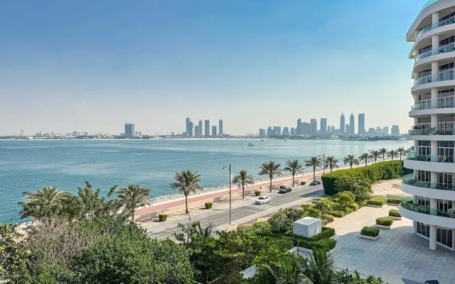 Oceanfront 2BR Apartment With Sea Views