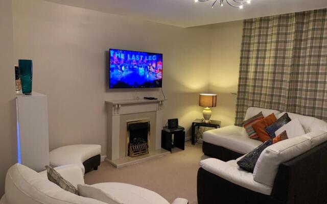 2 Bedroom Immaculate and Stunning Charles Space