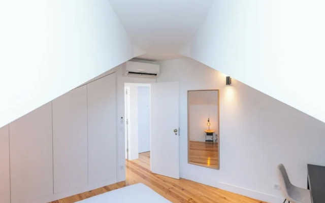 Sunny Lisbon Apartments by SoulPlaces
