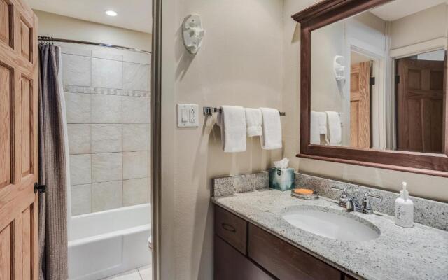 Laurelwood Condominiums Studio Premier Unit 301