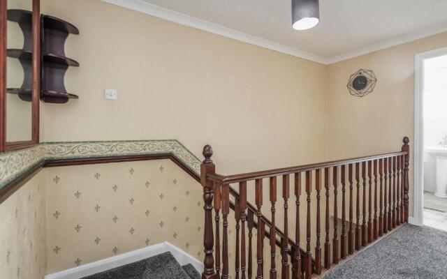 TMS Spacious 3-bed House! Tilbury! Free Parking!