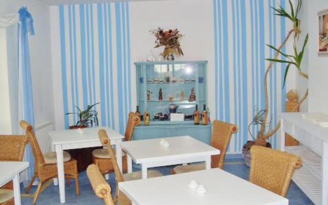 Pensjonacik Cyklada Comfortable Rooms Close to the Lake