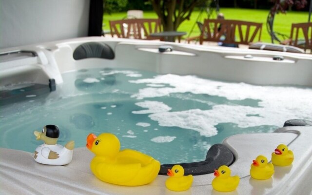Treetops Cottages & Spa