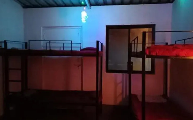 Hostel Pitchers