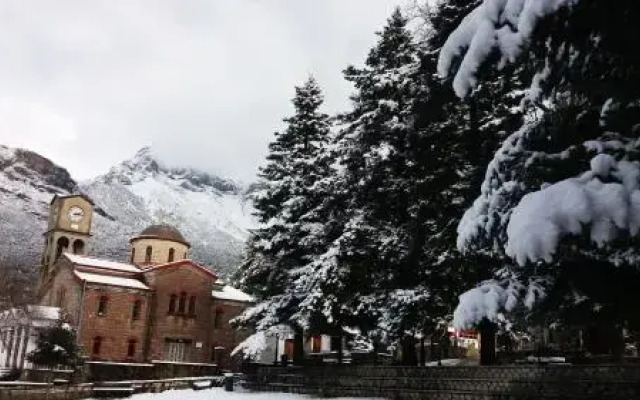 Etheres Tzoumerkon Mountain Resort