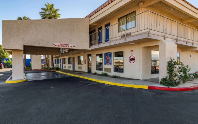 Rodeway Inn & Suites Thousand Palms - Rancho Mirage