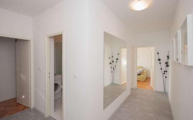Bolt Holiday Apartment