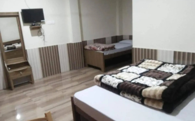 StayApart - Maa Anadmayee Guest House