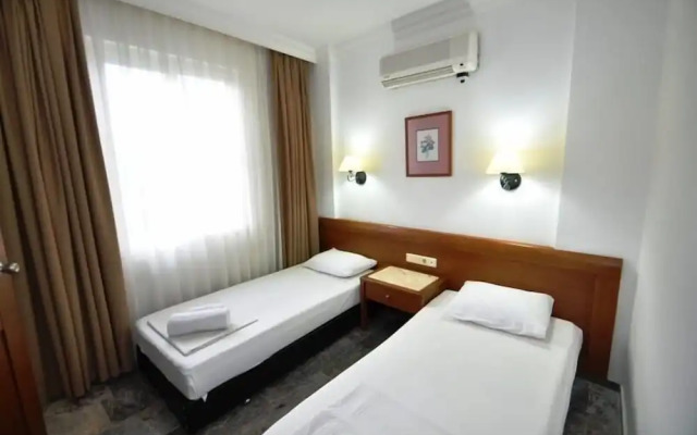 Blue Lagoon Apart Hotel