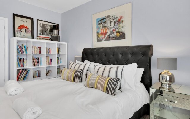 Deco Seafront - Seafront Apartment - Sleeps up to 6