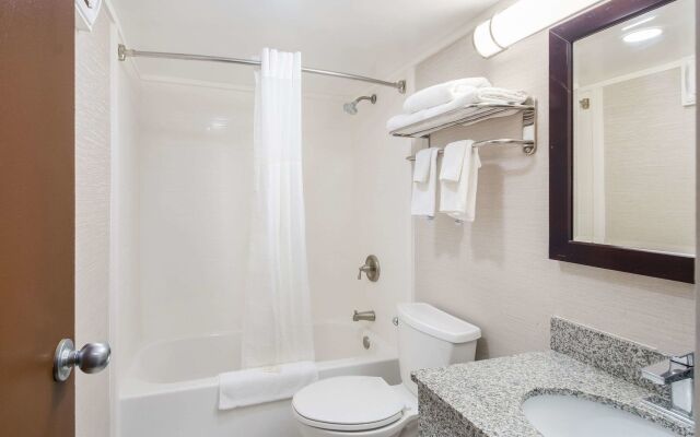 Finger Lakes Inn & Suites