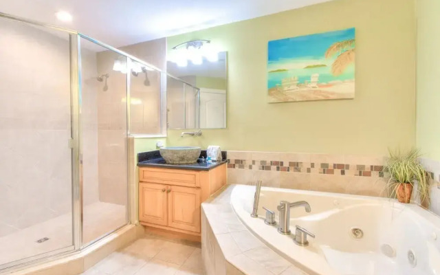 Bayway Luxury Townhome 4 Bedroom Townhouse by RedAwning