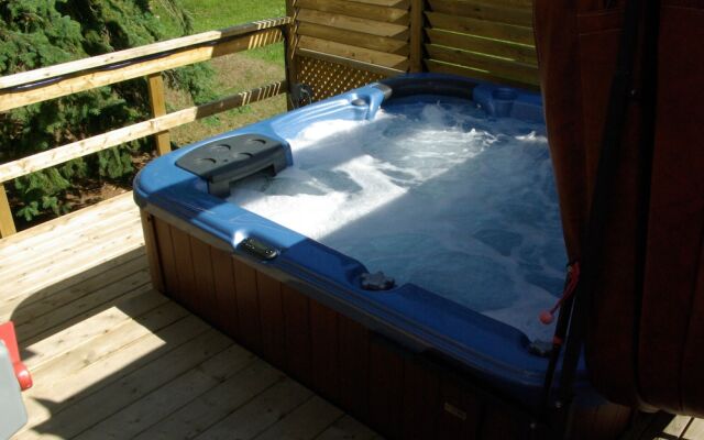 Abagale's Victorian Hot Tub and Suites