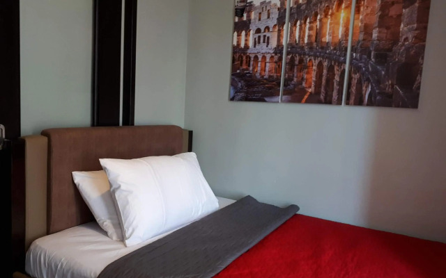 Chateau Elysee Near Airport SM