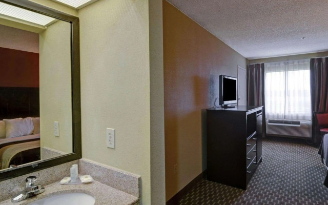 Quality Inn & Suites Pine Bluff