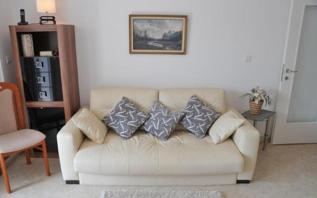 Apartments Sonja - 10m to beach