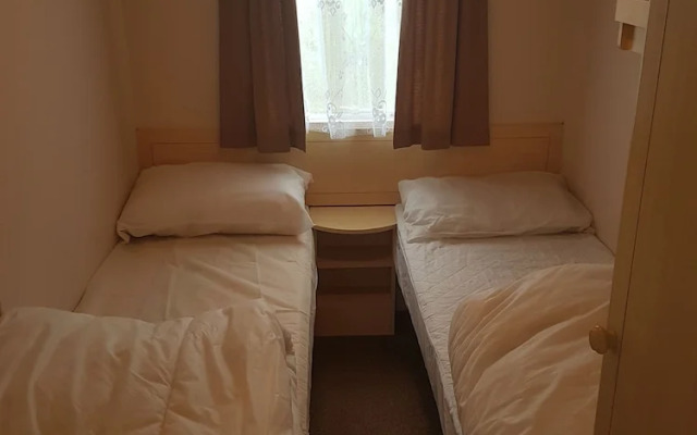 T & J's Caravan - 129 Happy Day's