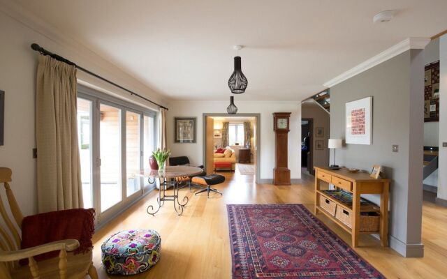 Stunning 5 Bed Garden Home - Oxford