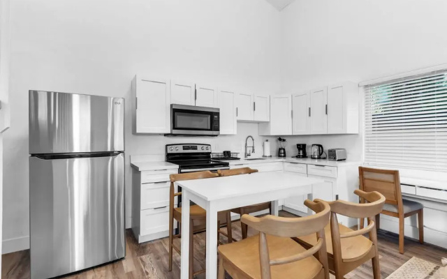 Stylish & Modern 4BD Home