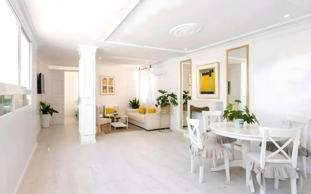 Lux City Loft in front of the Port