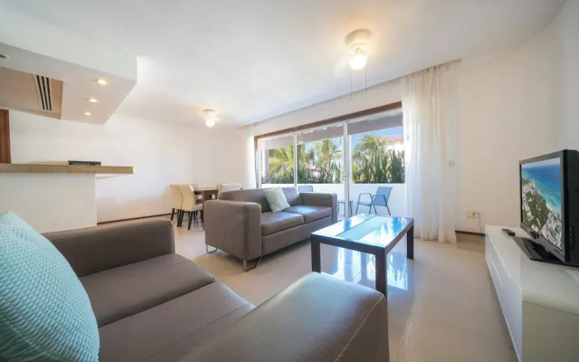 Luxury 1 BR Condo with Pool - Kaan 304