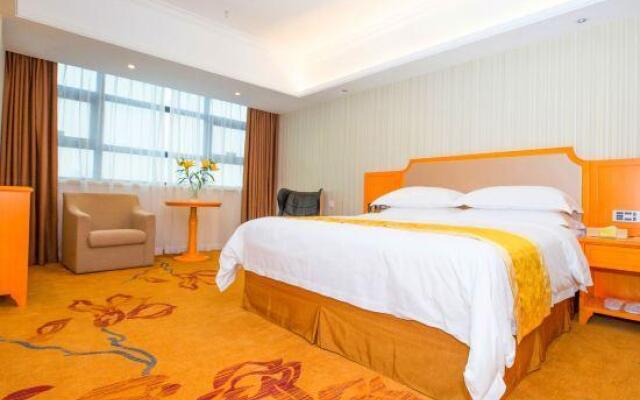 Vienna 3 Best Hotel (Maoming Yanjiang Building)