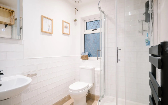 The Annex - Windermere Escape for Two