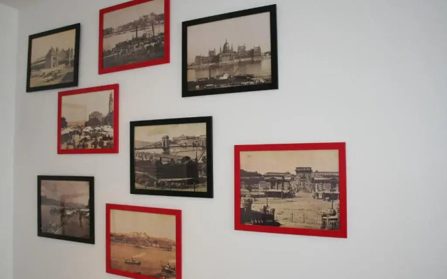 Broadway Center Rooftop View Apartment