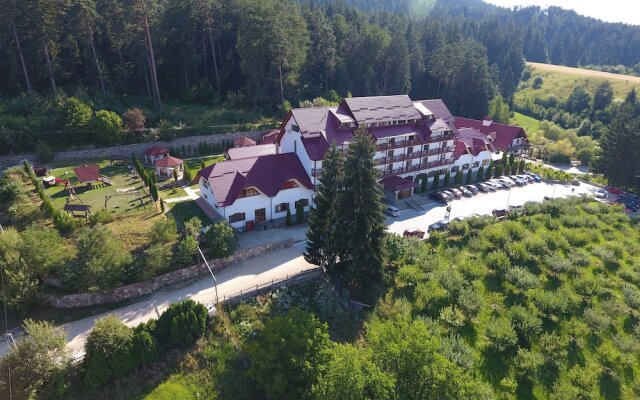 Q Resort and Spa Sacele	