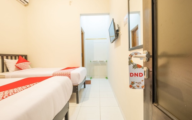 OYO 936 Tremigo Guest House Syariah – Guest Rooms – Cirebon