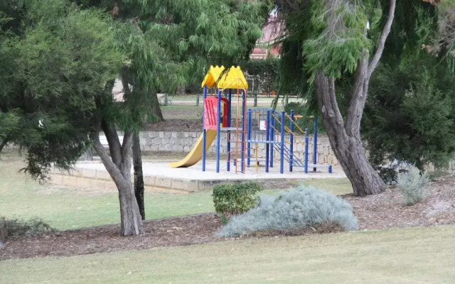 Warnbro Beach Family Accommodation