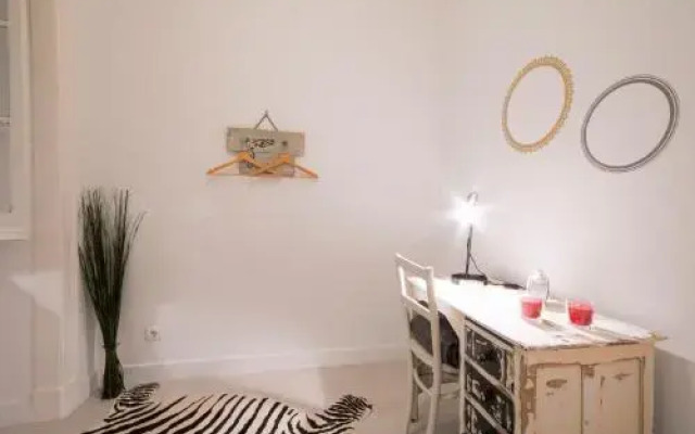 Trendy Alcantara Apartment