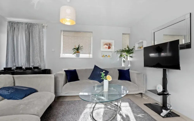 Cozy 2 Bed Apartment Close to Lcy & Excel