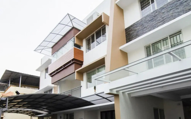 Six Gems by OYO Rooms