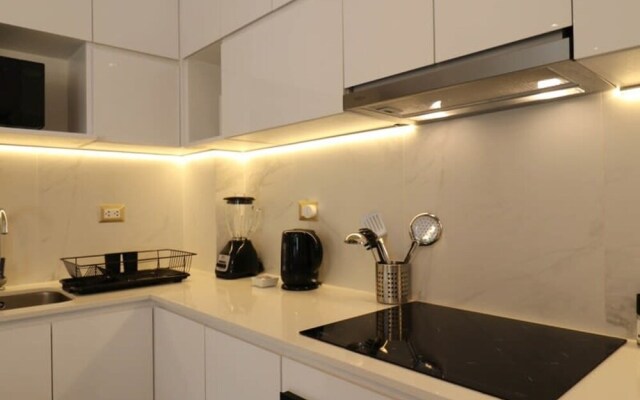 W Loft With Balcony in Luxury Building Barranco