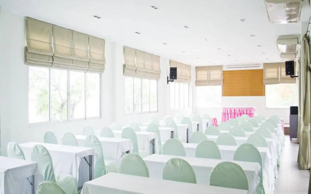 Bangsaen Villa Hotel (SHA Extra Plus)