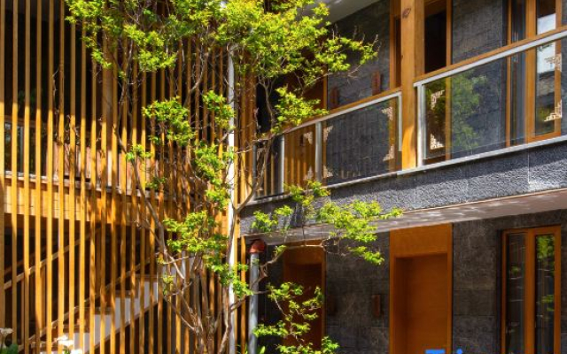 Yue·Seventeen | Panoramic Lijiang Old Town View · Golden Mountain Sunrise · Garden Coffee Guesthouse