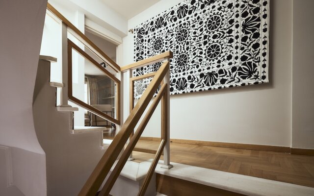 Plaka's Villa with Breathtaking Acropolis View