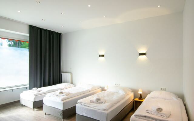 Comfortable Large Center Apartment