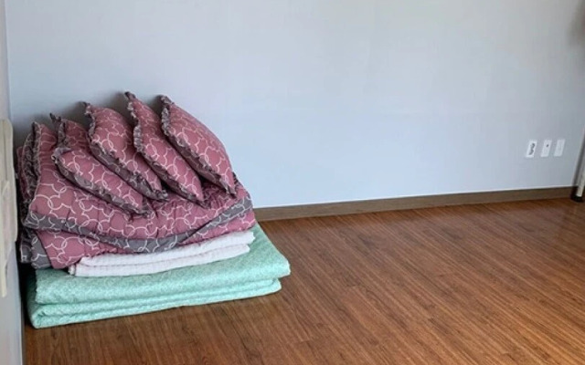 Aewol Neoreunmadang Unshared House