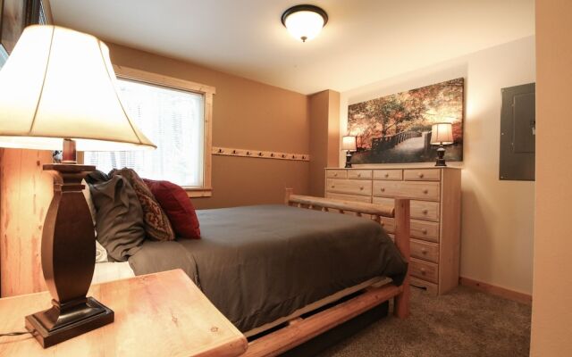 Cascades Adventure Cabin 2 Bedroom Home by NW Comfy Cabins by RedAwning