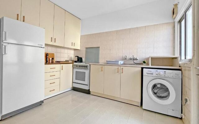 2BR SEAFRONT Apt in city center close to the beach