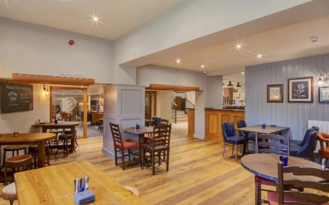 Gissons Hotel by OYO Rooms