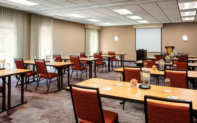Courtyard by Marriott Chicago O'Hare