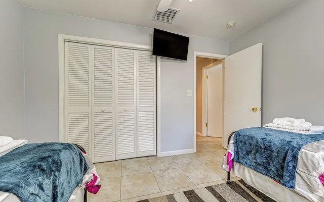 Lutz Home ~ 14 Mi to Downtown Tampa