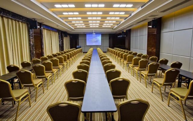 Yichang Golden Lion Hotel