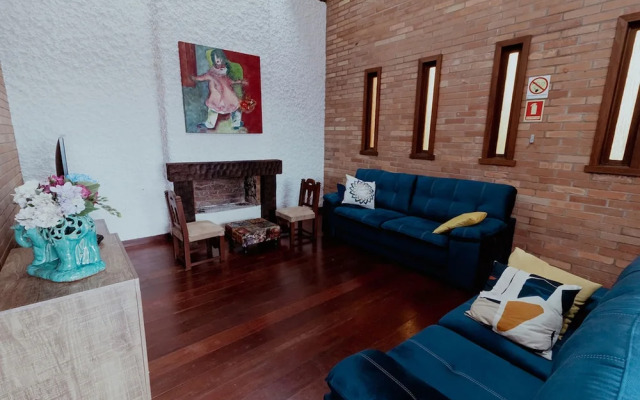 Tima Casa Ampla em Localiza o Privilegiada
