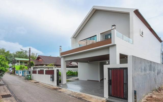 Pool Villa Near Laguna Golf Beaches V226